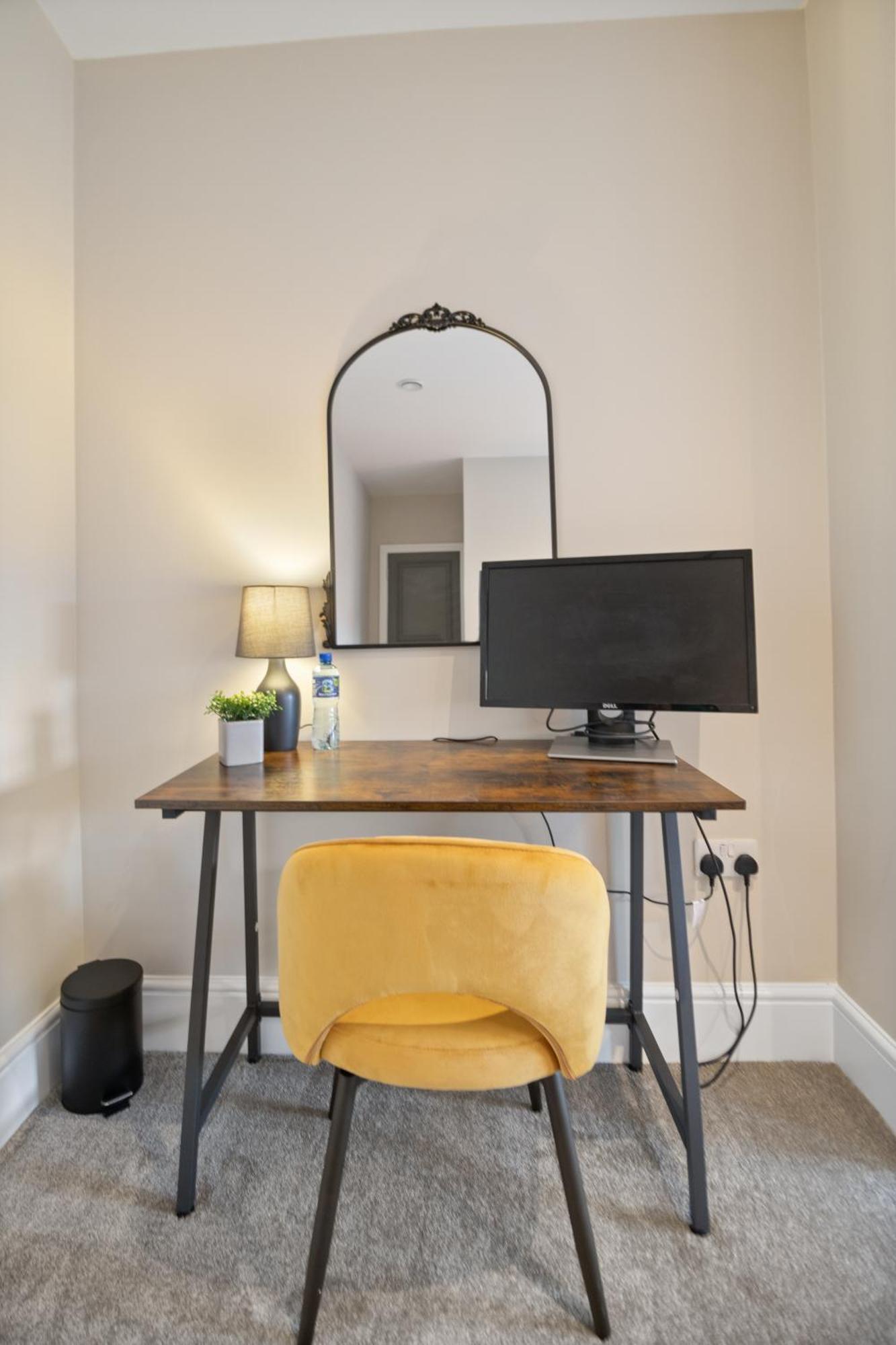 Whiskawaystays - Victoria House - Apartment 6 Worcester Exteriör bild