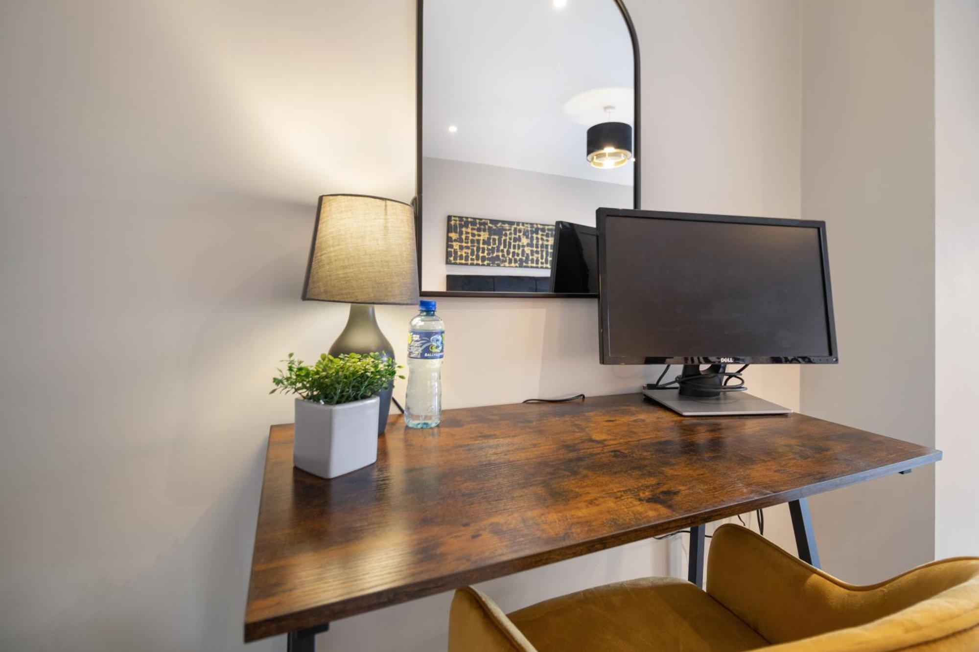 Whiskawaystays - Victoria House - Apartment 6 Worcester Exteriör bild